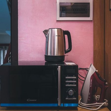 Bulldog Station Apartments With Private Wc, Ac, Tv メストレ エクステリア 写真