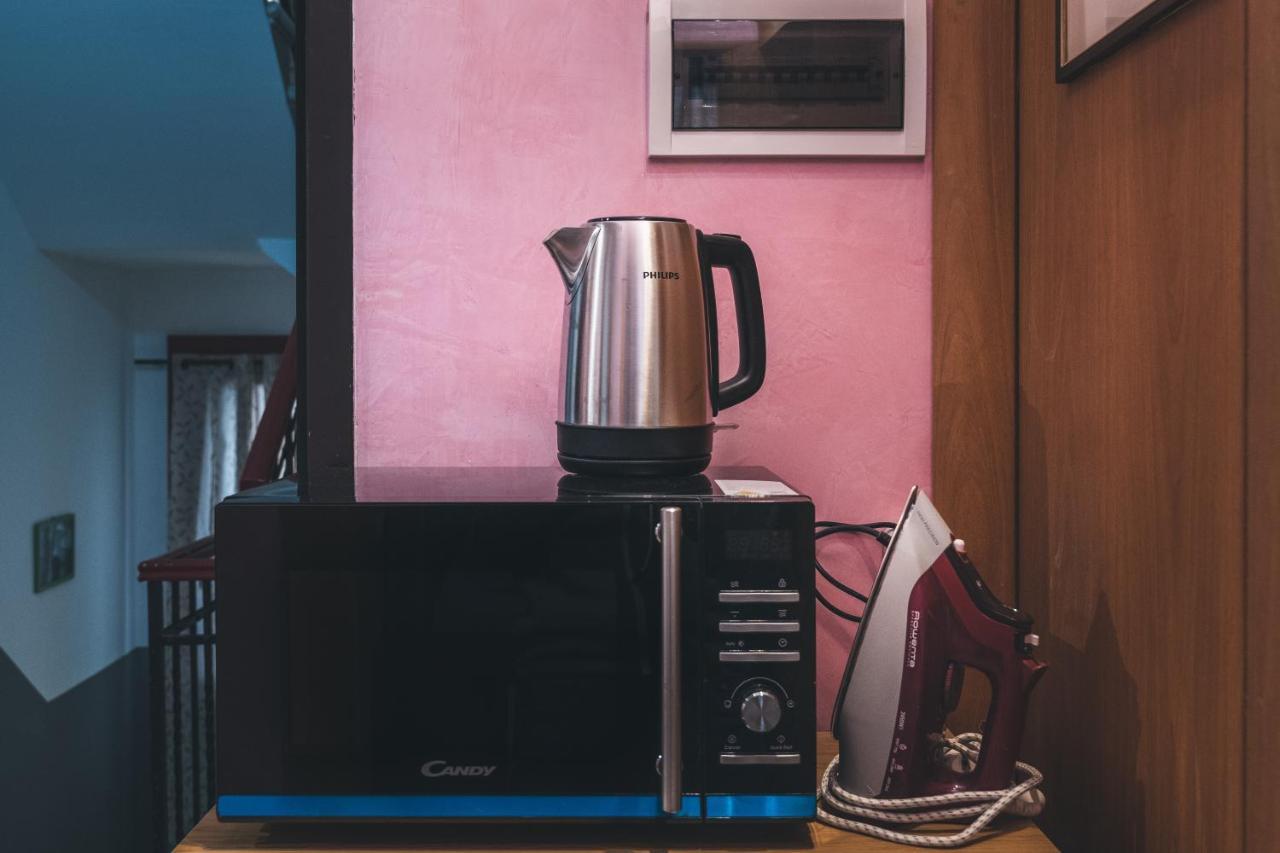 Bulldog Station Apartments With Private Wc, Ac, Tv メストレ エクステリア 写真