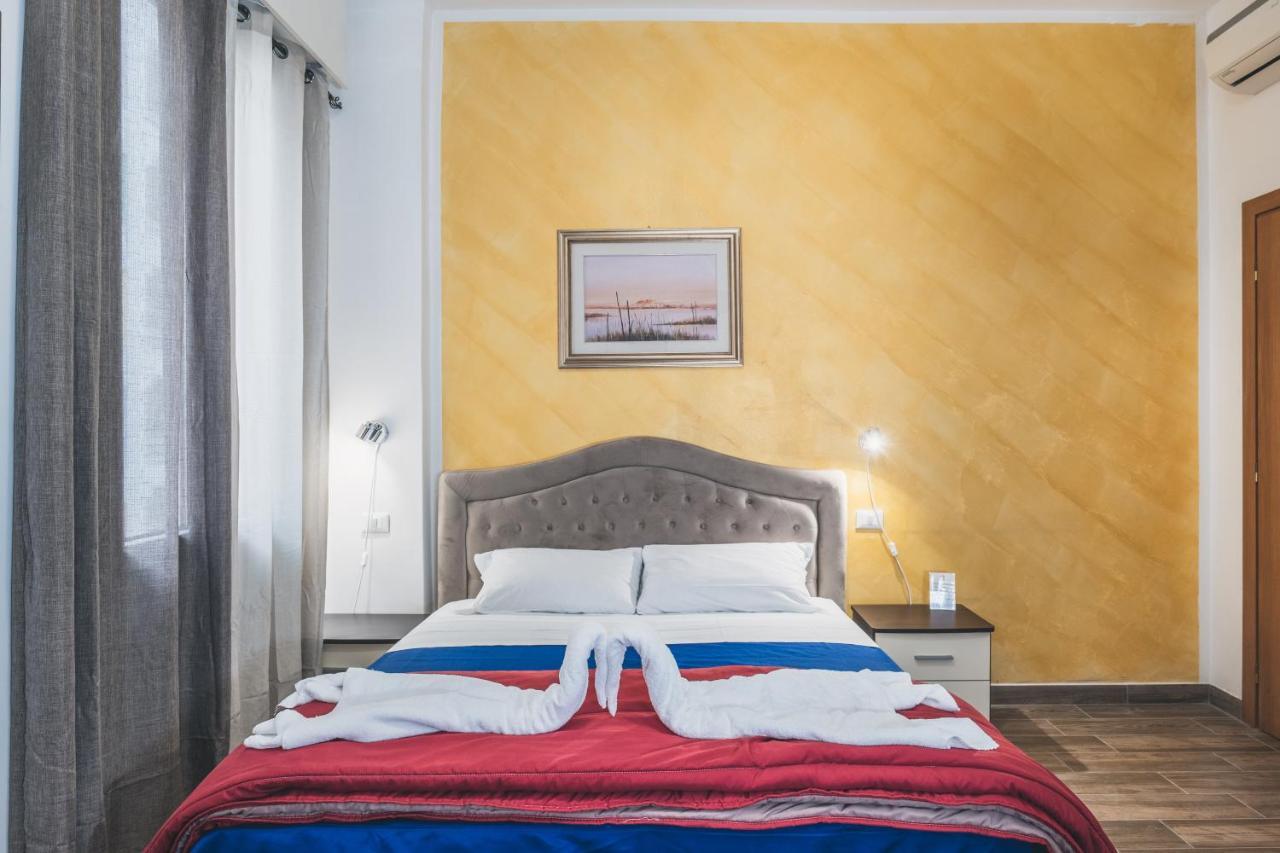 Bulldog Station Apartments With Private Wc, Ac, Tv メストレ エクステリア 写真