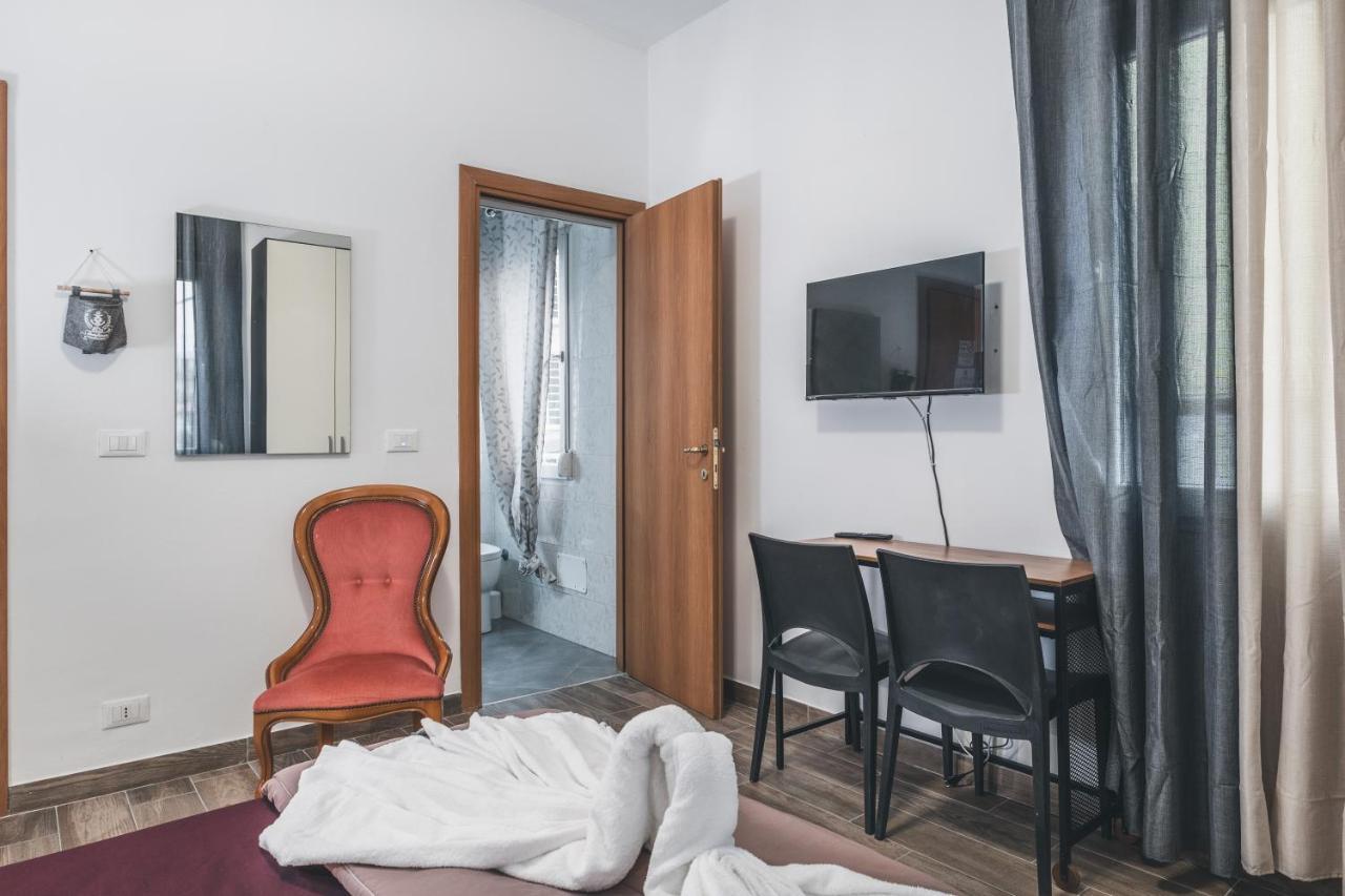 Bulldog Station Apartments With Private Wc, Ac, Tv メストレ エクステリア 写真