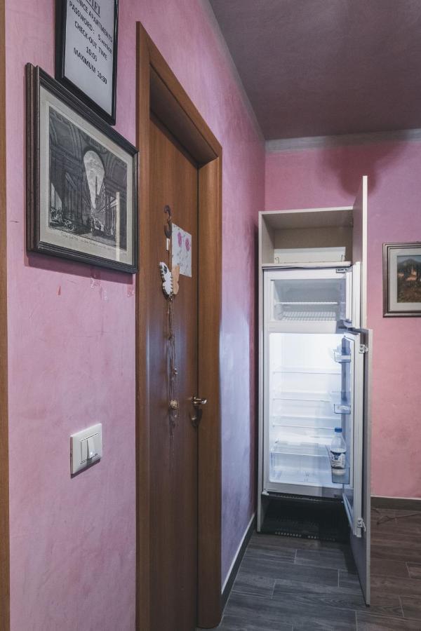 Bulldog Station Apartments With Private Wc, Ac, Tv メストレ エクステリア 写真