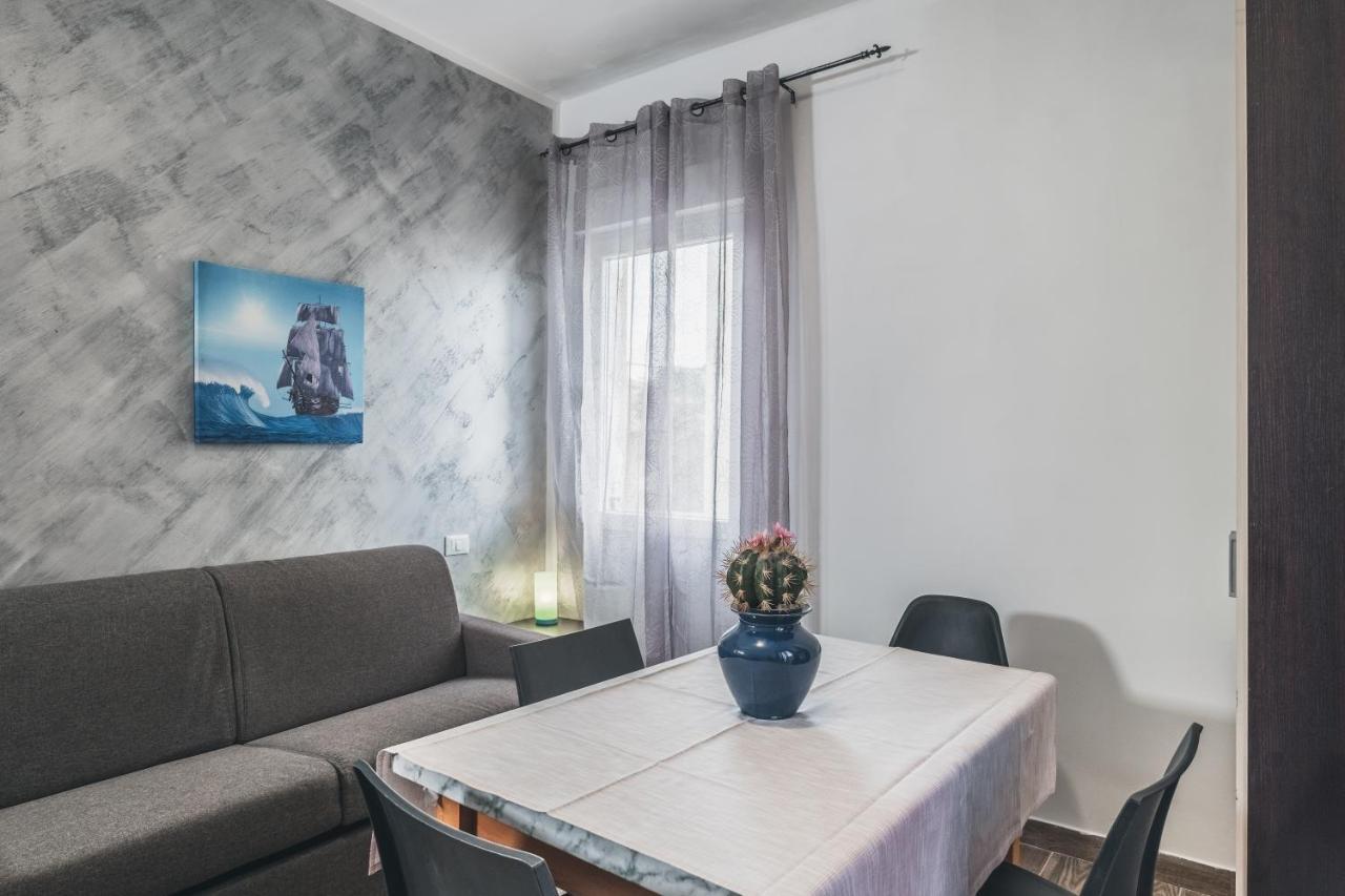 Bulldog Station Apartments With Private Wc, Ac, Tv メストレ エクステリア 写真