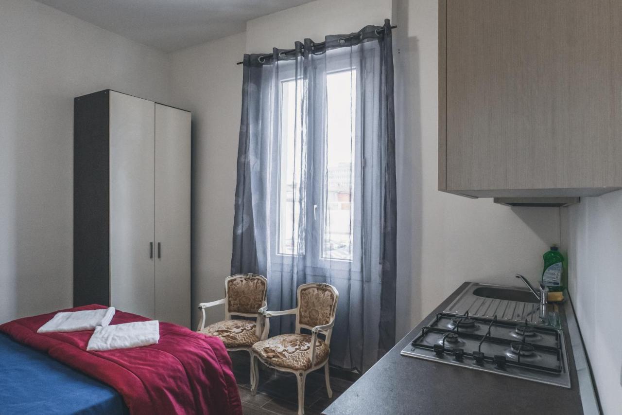 Bulldog Station Apartments With Private Wc, Ac, Tv メストレ エクステリア 写真